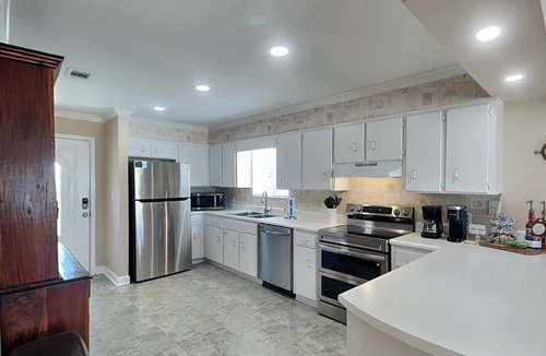 Toilla Segunda House | Coastal Cottage | Pet Friendly, Private Pool + Short Walk to the Beach!
