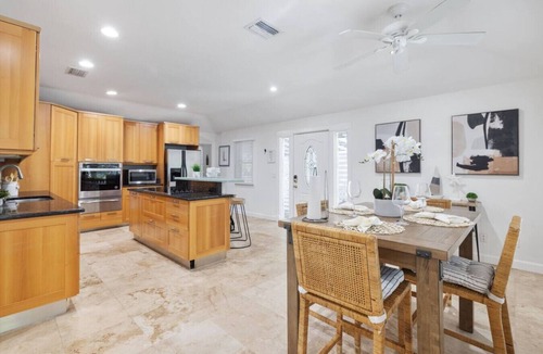 Ilexhurst House | Coastal Craftsman + Pet Friendly | Steps to the Beach