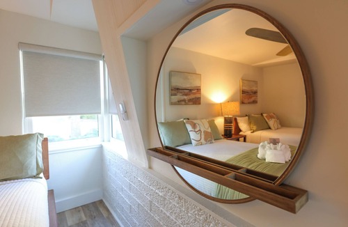 Vilano Beach Hotel | Coastal Double Full- 5 min walk to beach!