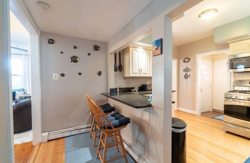 Ventnor City House | Coastal Escape 7-Sleeper W/Deck | Ventnor Beach & Golf Courses Nearby