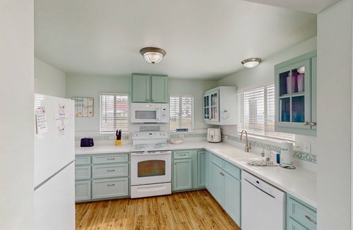 Eastpoint House | Coastal escape with bay views, fishing, Washer/dryer, and Wifi