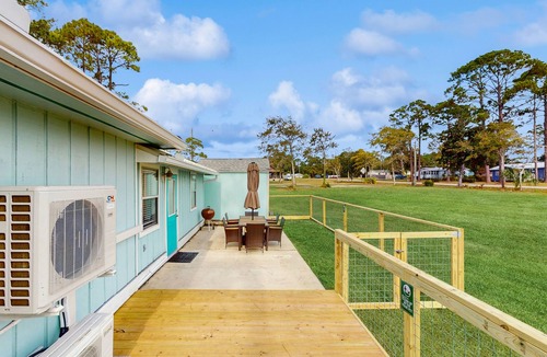 Eastpoint House | Coastal escape with bay views, fishing, Washer/dryer, and Wifi