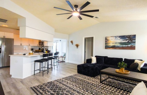 Englewood East House | Coastal Family Retreat with Pool & Hot Tub Heat Included Near Gulf Coast Beaches