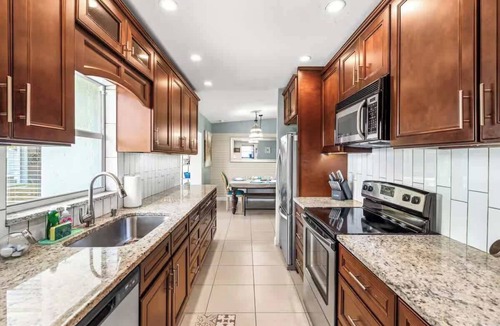 Carlton Groves House | Coastal Home w Heated Pool Near Kennedy| 3BR/2BA