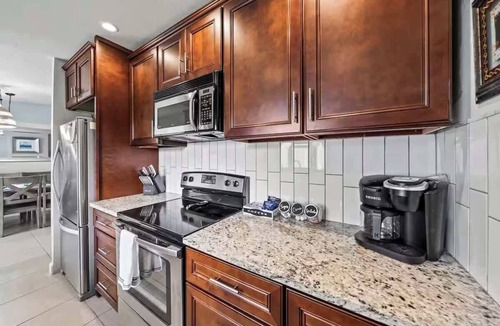 Carlton Groves House | Coastal Home w Heated Pool Near Kennedy| 3BR/2BA
