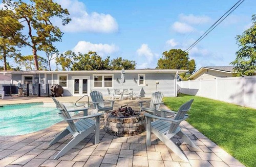 Villas House | Coastal home with private pool, arcade games, and firepit