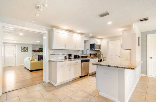 Sarasota Springs House | Coastal Retreat Near Beaches