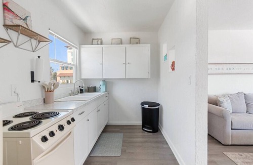 Bay Esplanade Apartment | Coastal Waterside Condo 2 Blocks to Beach