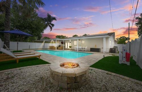 Pinellas Park House | Coastin Close Family Fun HTD Pool Outdoor Games