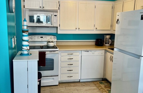 Marathon Condo | Coco Plum Beach Paradise: Water Views, Heated Pool, and Boat Slip.