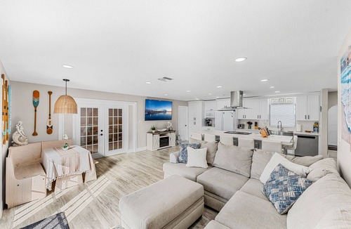 Cocoa Beach House | Cocoa Key | Sunny 4‑Bed Oasis Walk to Beach Bikes & Games 🥥🌴