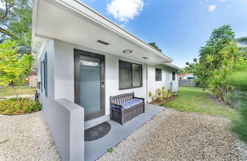 Southwest Coconut Grove House | Coconut Bungalow - Modern 3/1 in Grove Bay