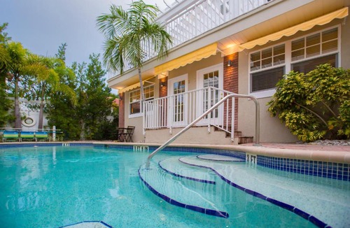 Pass-a-Grille Hotel | Coconut Inn