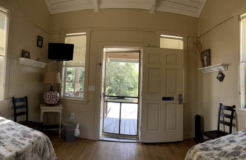 Braden River Cabin | Colorful Waterfront Cabin Rentals on the Braden River near Sarasota, Florida