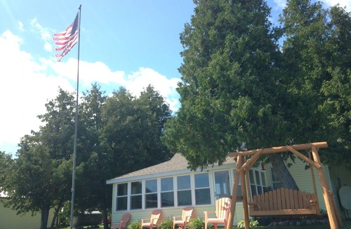 Deckerville Cottage | Come have fun on the beach! Right on Beautiful Lake Huron! Only 9 steps down!