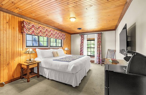 Town of Webb Condo | Come stay at Great Pines for amazing views!