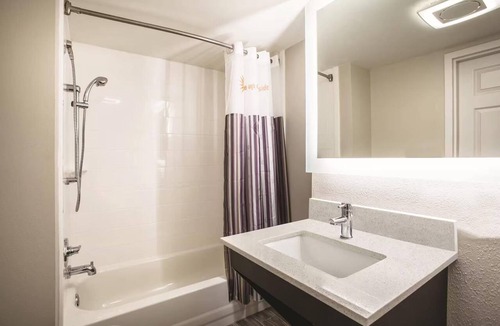 Clearwater Hotel | Comfort Inn & Suites Clearwater South - Pinellas Park