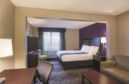 Clearwater Hotel | Comfort Inn & Suites Clearwater South - Pinellas Park