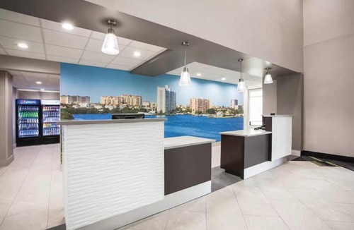 Clearwater Hotel | Comfort Inn & Suites Clearwater South