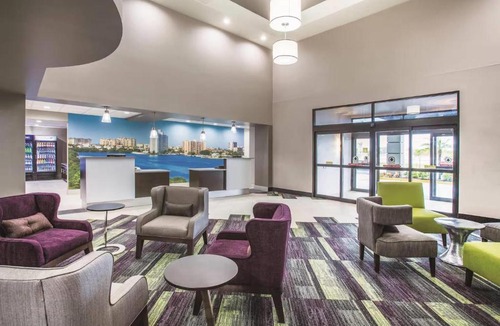 Clearwater Hotel | Comfort Inn & Suites Clearwater South