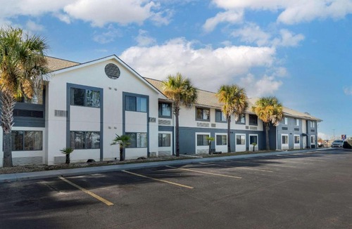 Warner Robins Hotel | Comfort Inn & Suites - near Robins Air Force Base Main Gate