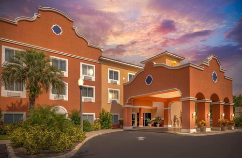 The Villages Hotel | Comfort Suites Lady Lake - The Villages