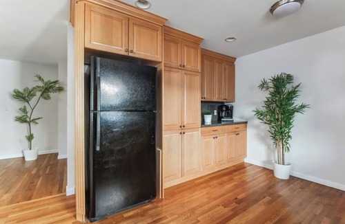 White Plains House | Comfortable 3BR Complimentary Parking Minutes from NYC Ideal for Groups