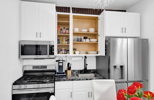 Southeast Yonkers House | Comfortable 4BR Free Street Parking Easy Access to NYC Great for Families