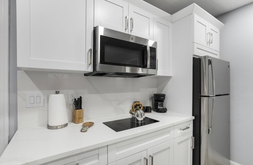 North Forest Hills Villa | COMFORTABLE apartment close to Bush GARDEN, 15min DOWNTOWN TAMPA