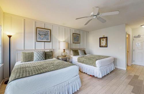 Gulf Place Apartment | Comfortable condo with kitchenette community pools & hot tub - walk to the beach