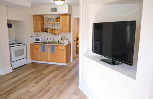 Jacksonville Beach Apartment | Comfortable One Bedroom Apartment - Walk to the Beach!