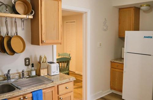 Jacksonville Beach Apartment | Comfortable One Bedroom Apartment - Walk to the Beach!