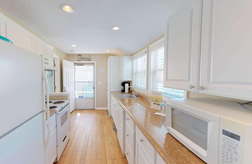 Madeira Beach House | Comfortable Two Bedroom Cottage Steps To The Beach