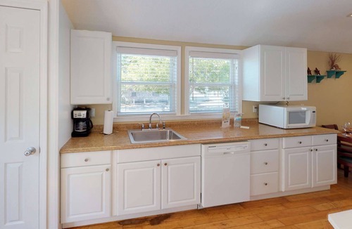 Madeira Beach House | Comfortable Two Bedroom Cottage Steps To The Beach