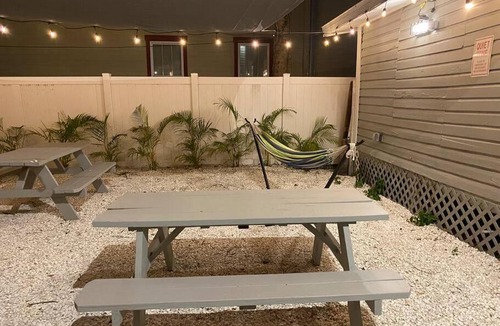 Tampa Heights Apartment | Contemporary 1-Bedroom Private Bungalow Walk to Armature & Riverwalk