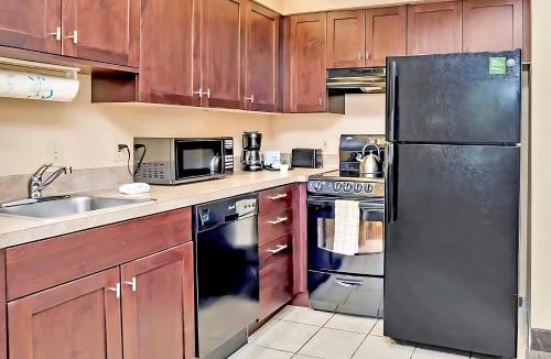 Florida Central Atlantic Coast Apartment | Contemporary Apartment with Pool Hot Tub - Close to Universal Studios