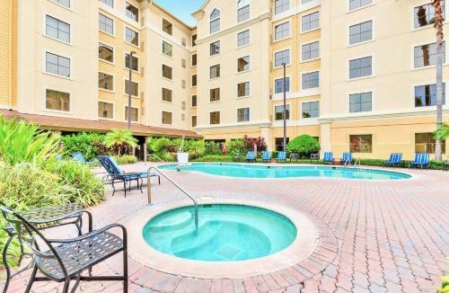 Florida Central Atlantic Coast Apartment | Contemporary Apartment with Pool Hot Tub - Close to Universal Studios
