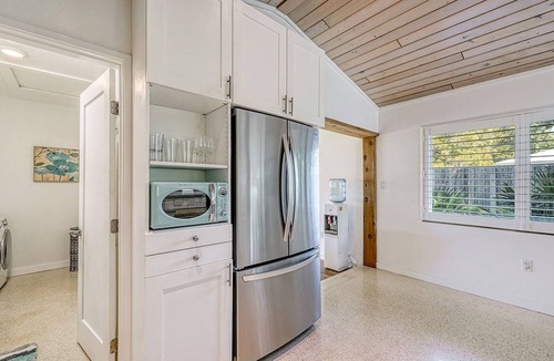Indian Beach Sapphire Shores House | Contemporary Coastal Cottage