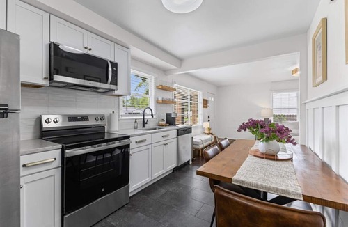Westland House | Contemporary Cottage East 3BD Detroit DTW Ann Arbor