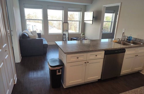 Central Apartment | Contemporary Hideout | 7min to Clemson University