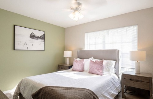 Palm Harbor Apartment | Contemporary large 3BR, in unit Washer/Dryer, FREE parking with all amenities!