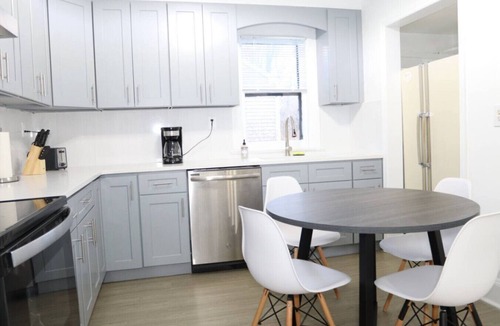 Livingston House | Convenient 3 Bed/1 Bath Home