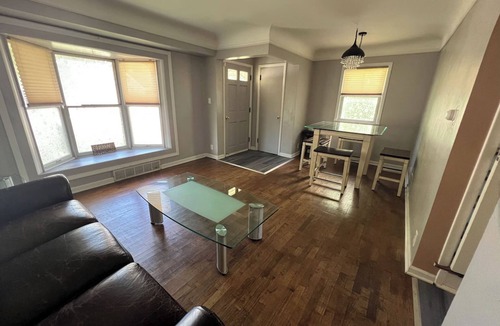 Flint House | Convenient location. 2 bedrooms 5 minutes from Flint airport