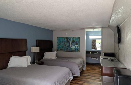 Cartersville Hotel | Convenient Stay with 4 Rooms for Budget Travelers