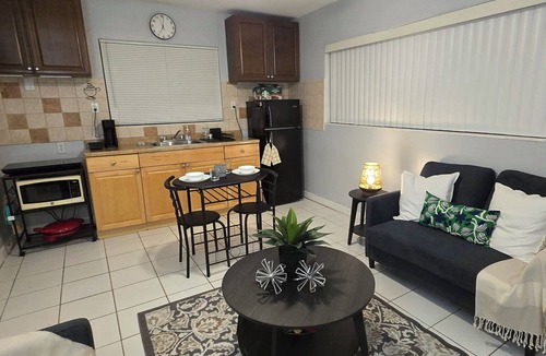 West Miami House | Cool house with AC in vibrant Miami