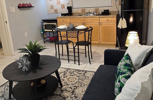 West Miami House | Cool house with AC in vibrant Miami