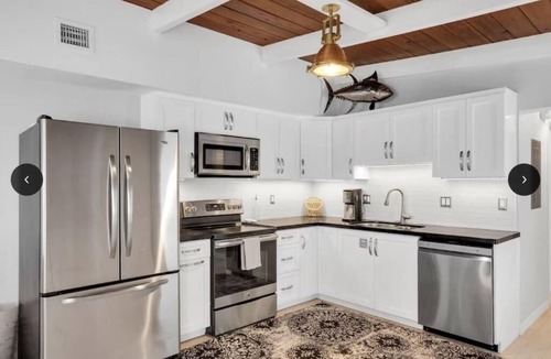Key Colony Beach House | Coral Cottage Come enjoy our sparkling piece of Paradise in KCB! 50’ T Dock! EZ!