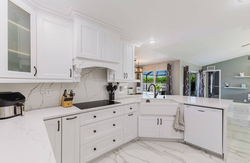 Diplomat House | Coral Oasis Villa – Your Private Poolside Retreat in Cape Coral