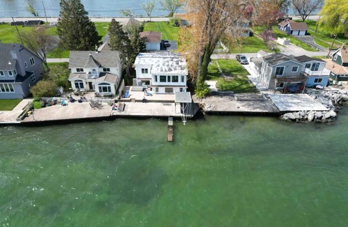 North Greece House | Cosy waterfront Property on beautiful Lake, Ontario