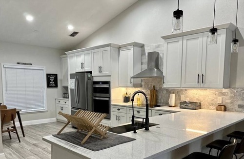 Wedgefield House | Country Lake Estate in Orlando/ Heated Pool/Spa!